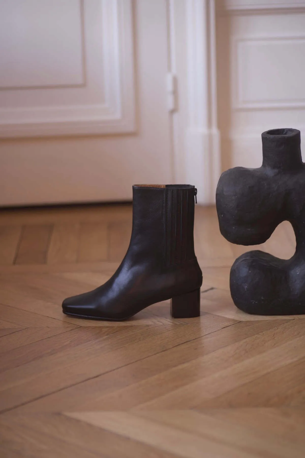 Victoria Elastic Boots - Black