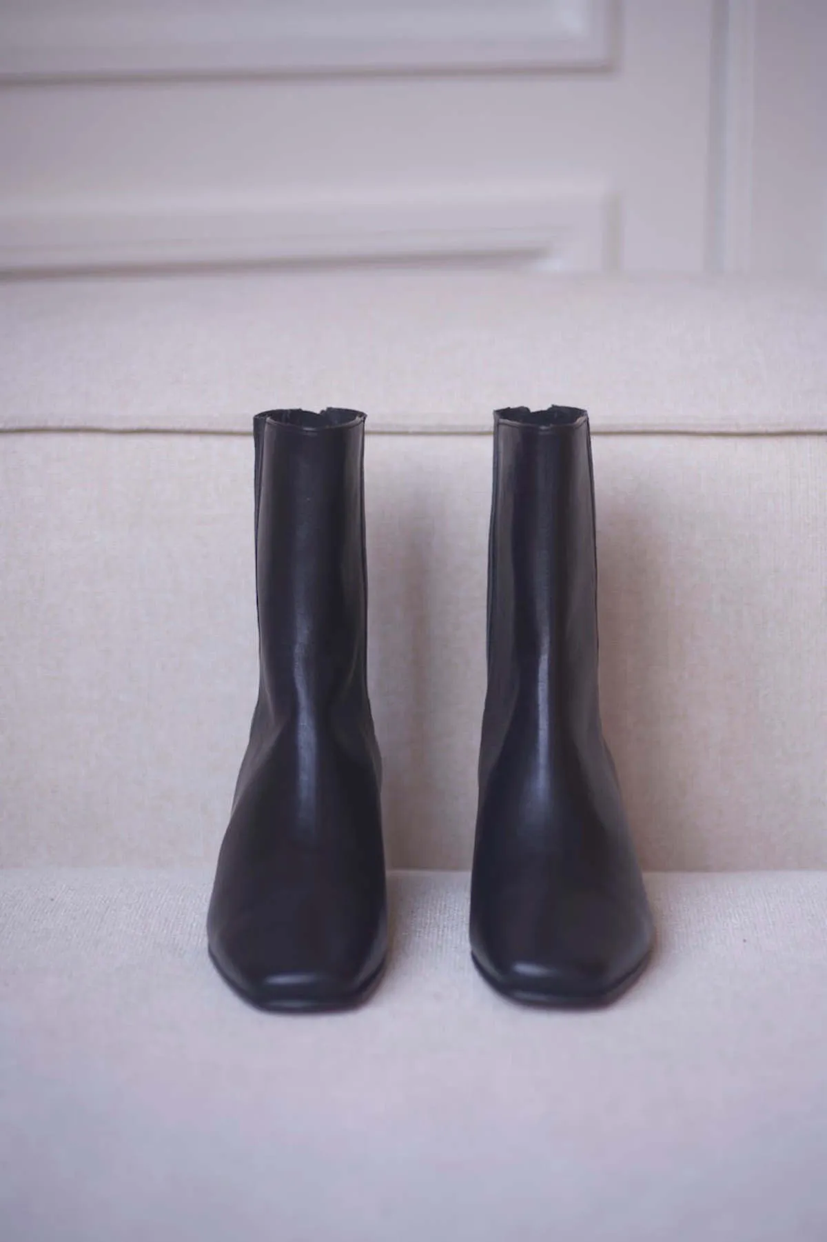 Victoria Elastic Boots - Black