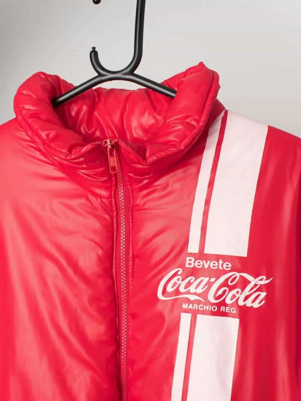 Vintage rare Coca Cola puffer jacket in cherry red – Large